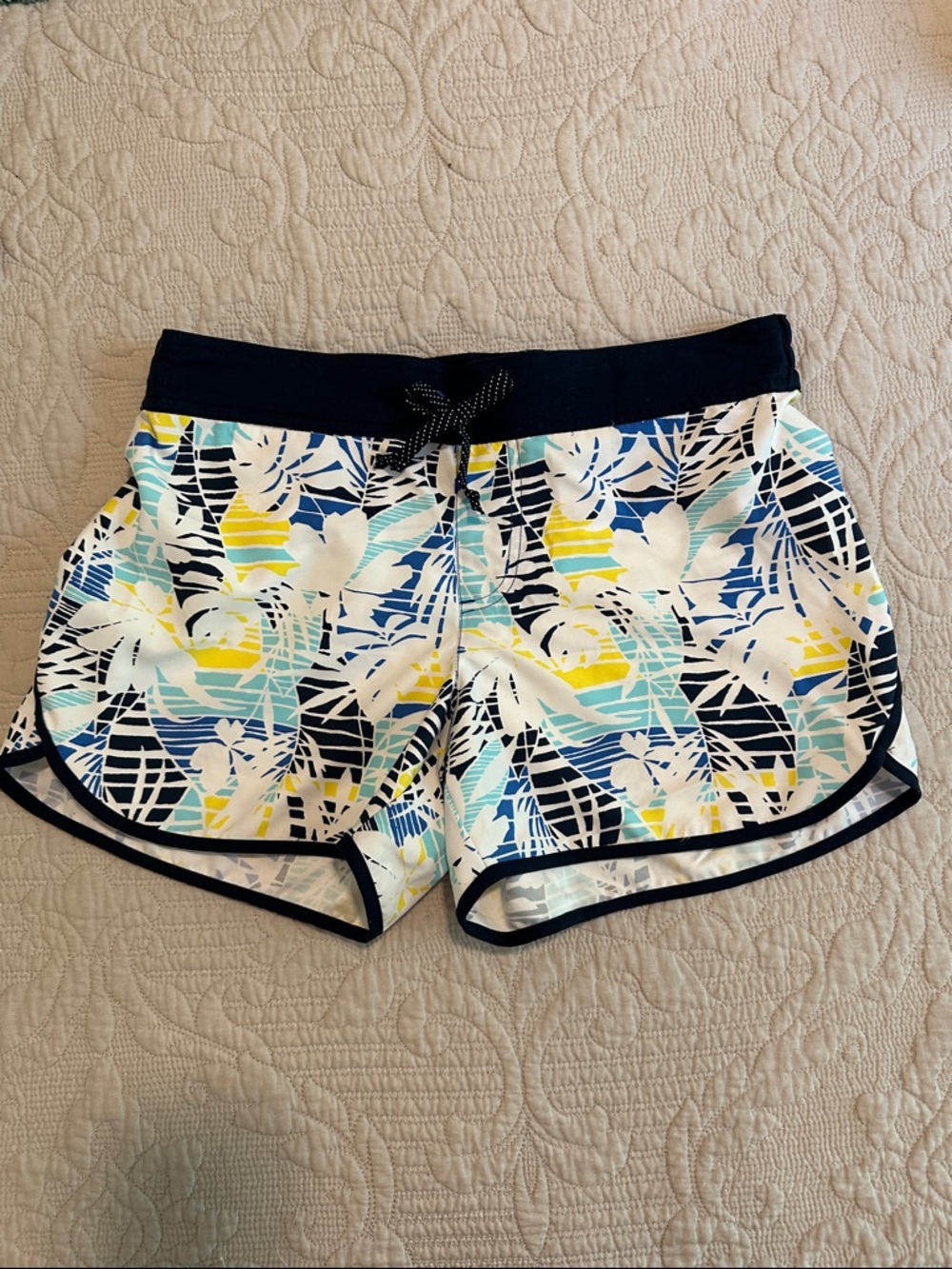 Women’s Columbia PFG Floral swim Shorts - Navy Trim, White Multi